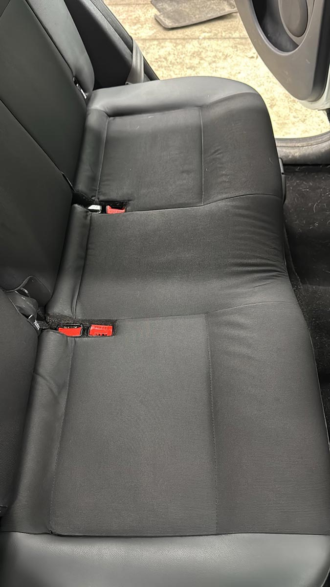 Banquette arrière propre grâce au nettoyage Badri Detailing