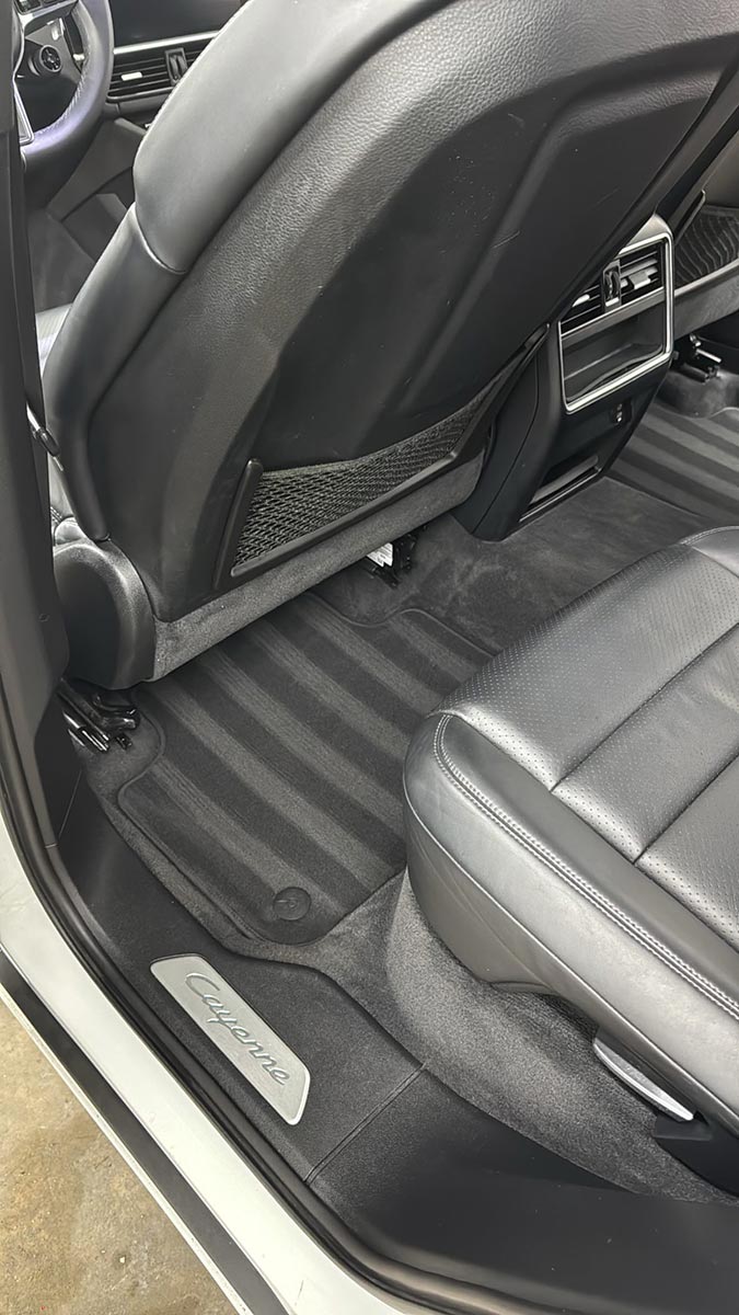Le nettoyage intérieur du Porsche Cayenne a été réalisé par Badri Detailing