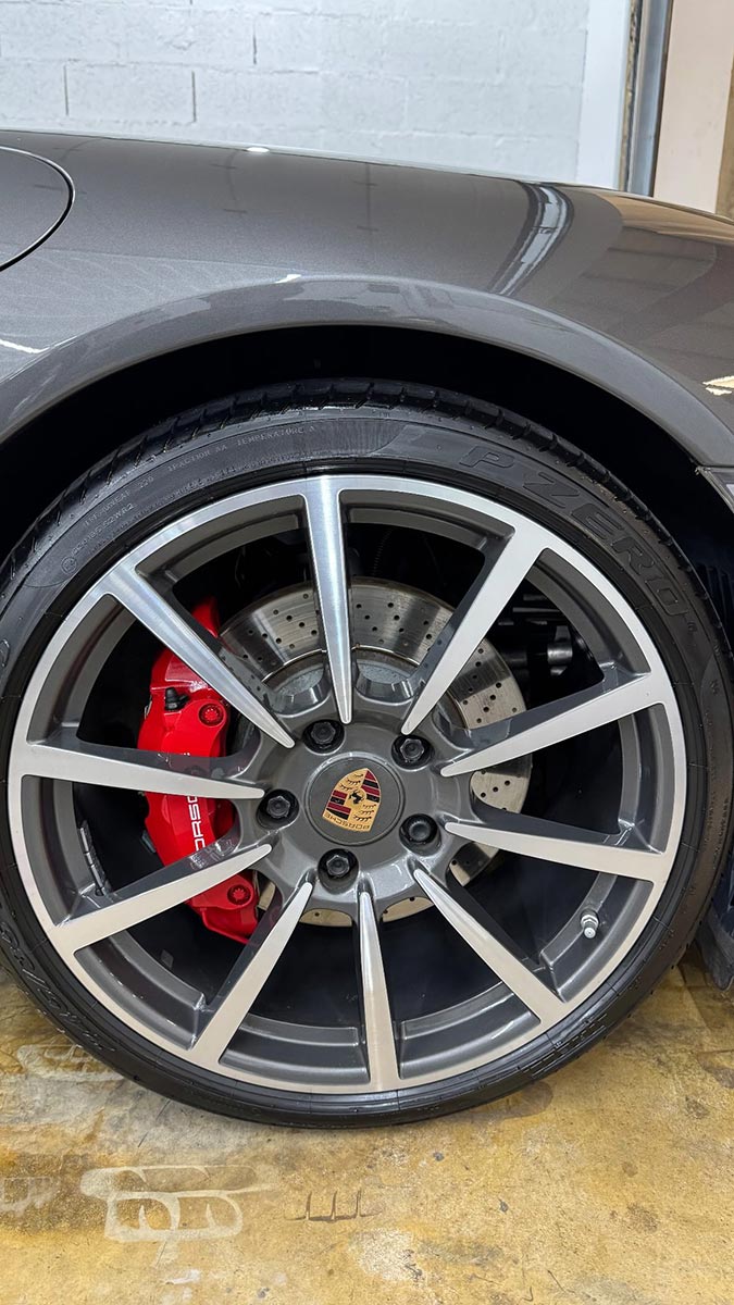 Jante Porsche nettoyée par Badri Detailing