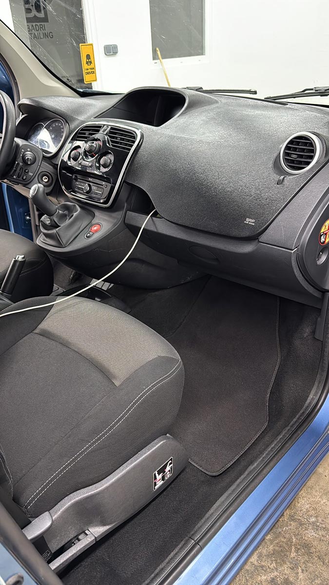 Intérieur Renault nettoyé par Badri Detailing