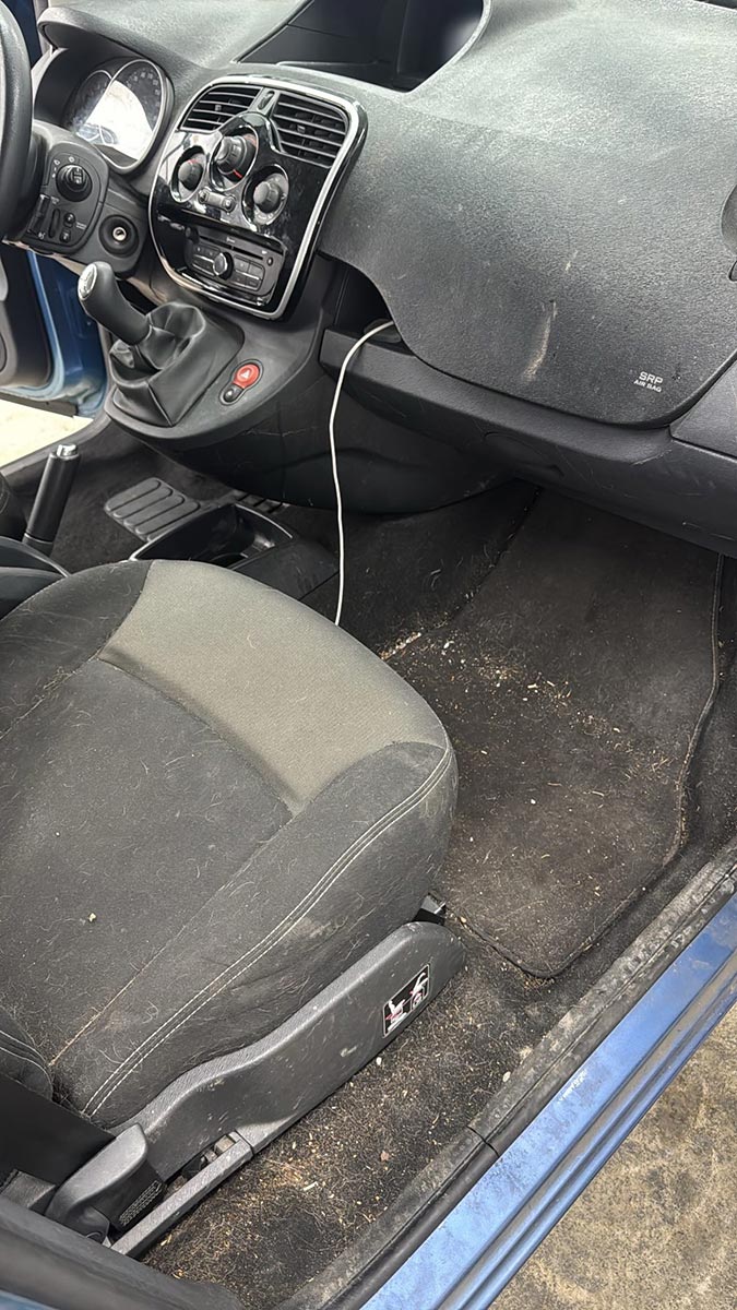 Avant le passage de Badri Detailing sur l’intérieur Renault