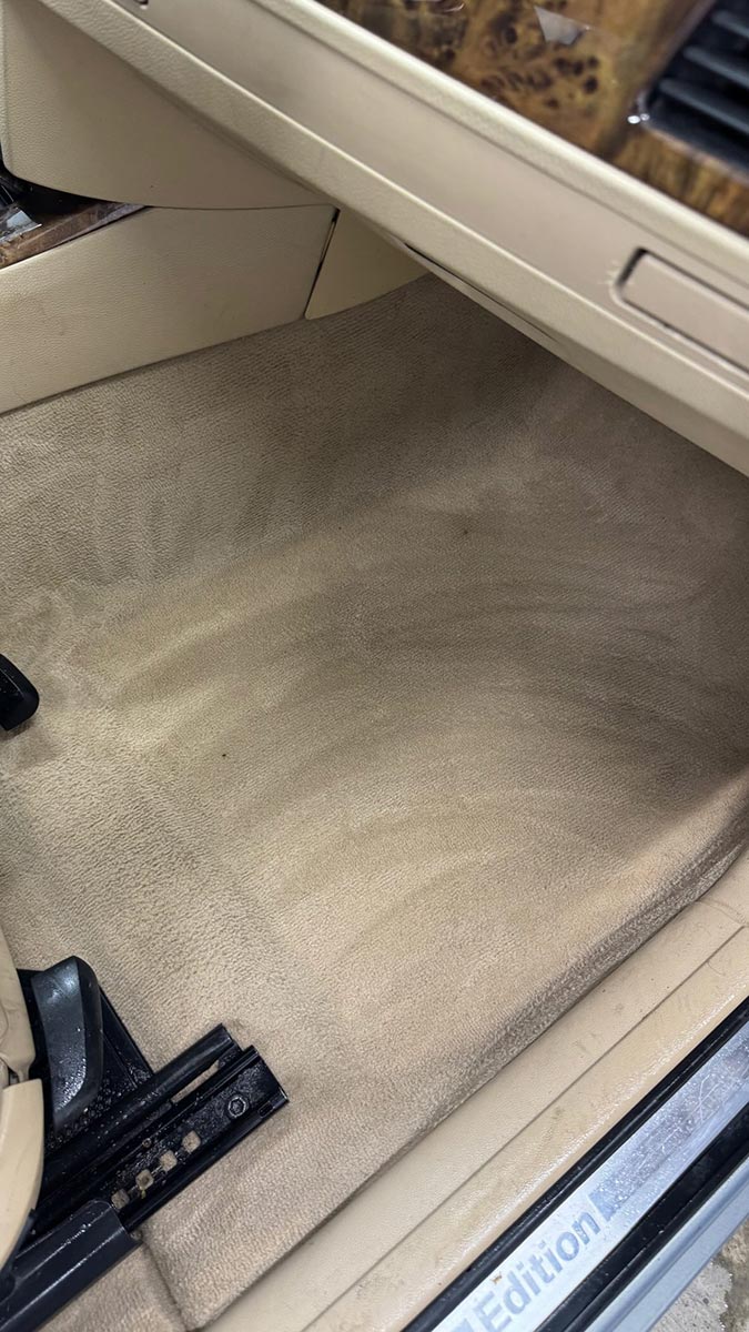 Tapis clair remis à neuf par Badri Detailing